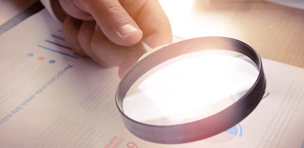 Magnifier Plus with Flashlight v4.8.21 MOD APK (Premium Unlocked)